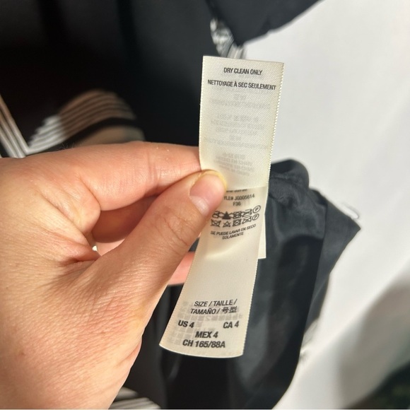 Juicy Couture | Black & White Floral Short Sleeve Dress Size 4 - Picture 10 of 12